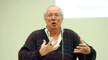 Robert Fisk, em palestra pública na Universidade de Limerick, em abril de 2009. Fisk morreu aos 74 anos em Dublin. Foto: UNIVERSITY OF LIMERICK
