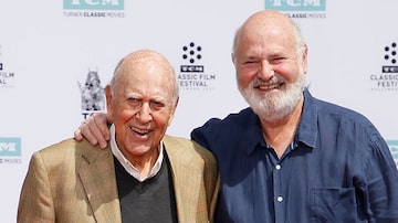 Os atores, diretores e produtores Carl Reiner e o filho Rob Reiner. Foto: Danny Moloshok/ Reuters