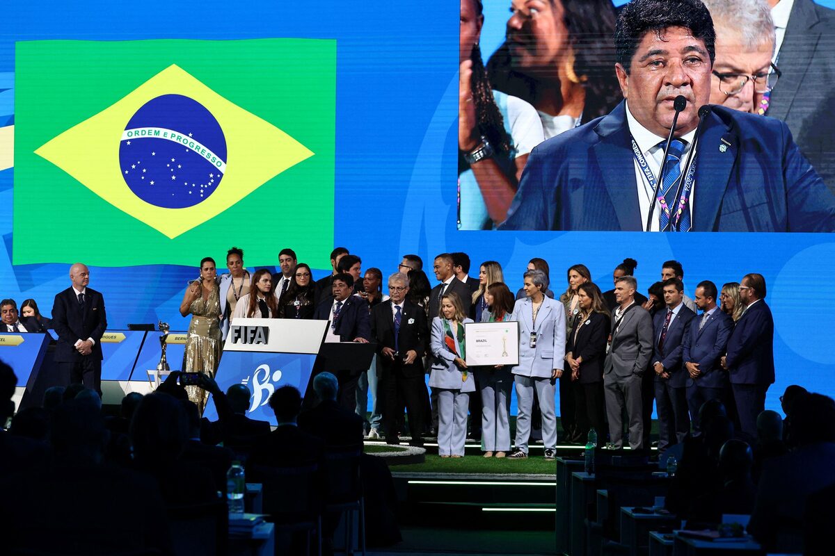 O presidente da Confederação Brasileira de Futebol, Ednaldo Rodrigues, fala após o Brasil vencer a candidatura para sediar a Copa do Mundo Feminina no 74º Congresso da FIFA, no Centro Nacional de Convenções Queen Sirikit, em Bangkok, Tailândia, 17 de maio de 2024.