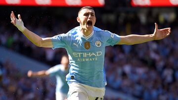 Manchester City's Phil Foden celebrates after scoring his side's opening goal during the English Premier League soccer match between Manchester City and West Ham United at the Etihad Stadium in Manchester, England, Sunday, May 19, 2024. (AP Photo/Dave Thompson). Foto: Dave Thompson/AP