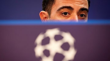 Xavi afirma que não se sente pressionado antes de partida decisiva. Foto: Enric Fontcuberta / EFE