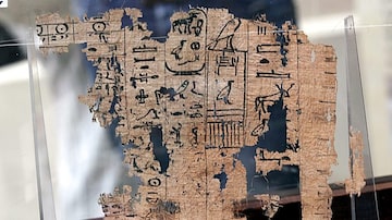 Papiro revela detalhes da construção da pirâmide de Gizé. Foto: EFE/KHALED ELFIQI