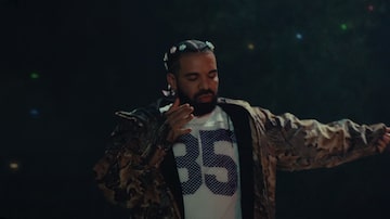 Drake presenteia fã grávida de cinco meses com R$ 125 mil durante show. Foto: Reprodução de vídeo/YouTube/Drake