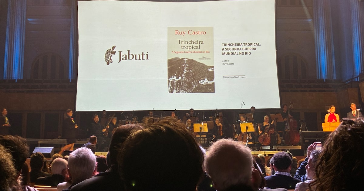 Photo: Estadão Ruy Castro wins book of the year at the Jabuti Awards