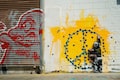 Guerra da Rússia na Ucrânia faz artistas de rua espalharem pinturas em muros de diversas cidades