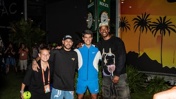 Alcaraz conta com torcida de Neymar e astro da NBA em Miami. Na foto: Davi Lucca, Neymar, Alcaraz e Jimmy Butler. Foto: Tomas Diniz Santos/Miami Open