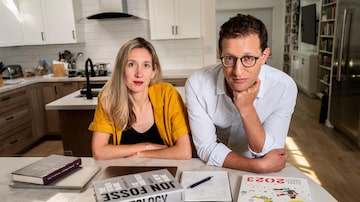 Ashley Nelson Levy and Adam Levy at their home in Richmond, Calif., where they run a publishing house called Transit Books. MUST CREDIT: Melina Mara/The Washington Post. Foto: Melina Mara/The Washington Post