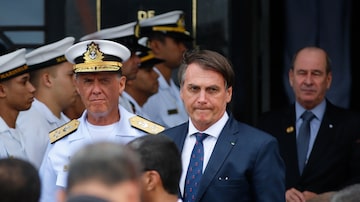 O presidente Jair Bolsonaro durante evento no 1º Distrito Naval, no Rio, onde almoçou com almirantes. Foto: Fernando Frazão/Agência Brasil