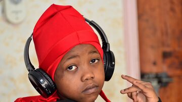 O jovem rapper de Uganda Fresh Kid. Foto: Abubaker Lubowa/ Reuters