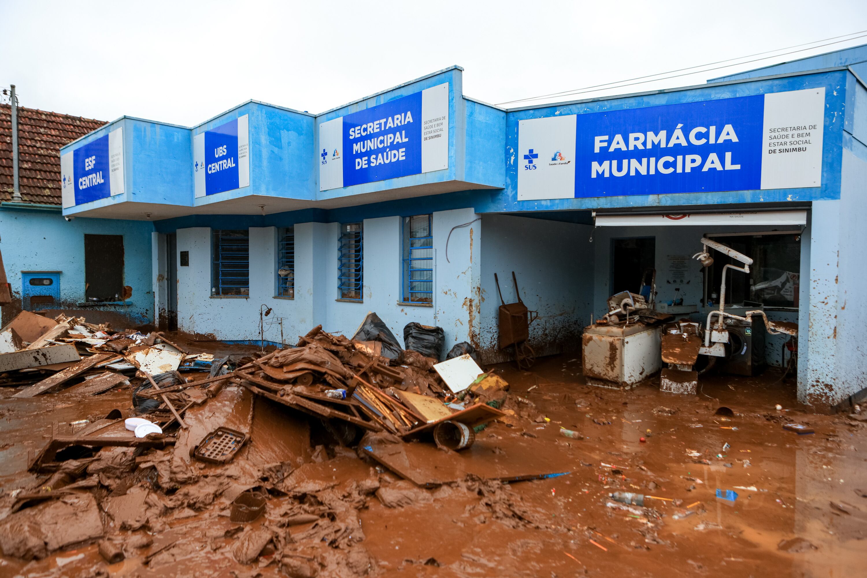 Município de Sinimbu foi tomado pela lama já no começo do mês; ao menos três pessoas morreram na cidade
