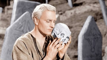 Cena do clássico 'Hamlet', adaptação de 1948, com Laurence Olivier no papel principal. Foto: Two Cities Films