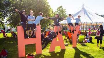 As mesas-redondas do Hay Festival são absolutamente livres – alguns as chamariam de anárquicas. Foto: Hay Festival
