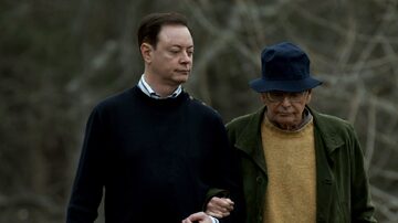 Autor e produtor Andrew Solomon com seu pai, Howard, em cena de 'Longe da Árvore'. Foto: Sundance Selects
