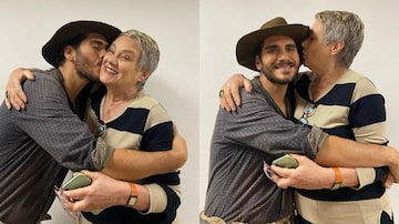 Nos bastidores de 'Pantanal', Gabriel Sater tieta Selma Egrei e compartilha momento nas redes sociais. Foto: Instagram/@gabrielsateroficial