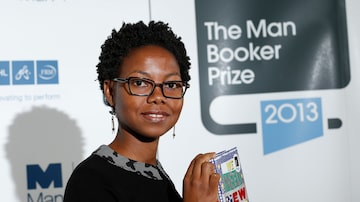 Noviolet Bulawayo, do Zimbuabue, é um dos destaques de uma nova geração de autores do continente; em 2013, ela foi indicada ao Man Booker Prize. Foto: REUTERS/Olivia Harris