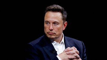 Elon Musk perdeu o posto de homem mais rico do mundo, após perder US$ 18,8 bilhões em um dia. 