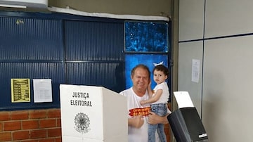 Candidato à reeleição, Mauro Carlesse votou em Palmas na manhã deste domingo. Foto: Mauro Carlesse/Twitter