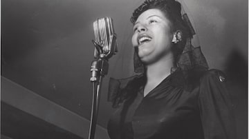 Foto original de Billie Holiday, que depois foi colorizada por Marina Amaral. Foto: Don Peterson 