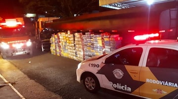 A droga estava escondida no fundo falso de um caminhão com reboque. Foto: Polícia Militar Rodoviária/divulgação