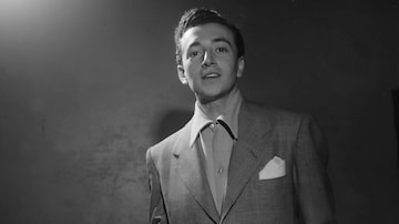 (ARQUIVO) Retrato do cantor americano Vic Damone em meados dos anos 40. Foto: AFP