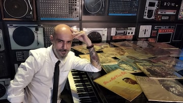 André Góis, apresentador e produtor do programa 'A Hora da Vitrola' da Rádio Eldorado.