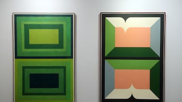 Duas telas da série 'Mangueira', do último período da vida do pintor. Foto: Alex Silva/Estadão