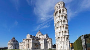 Turistas são multados por bater drone na Torre de Pisa,um dos monumentos mais famosos da Itália. Foto: FABIO MUZZI/ ANSA 