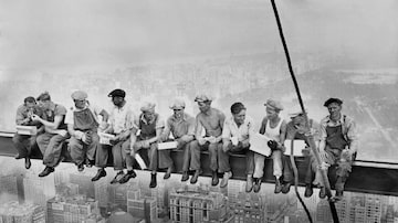 Havia vários fotógrafos trabalhando no Rockefeller Center naquele dia e ninguém sabe ao certo quem poderia reivindicar a famosa imagem. Foto: Bettman/Corbis/Reuters