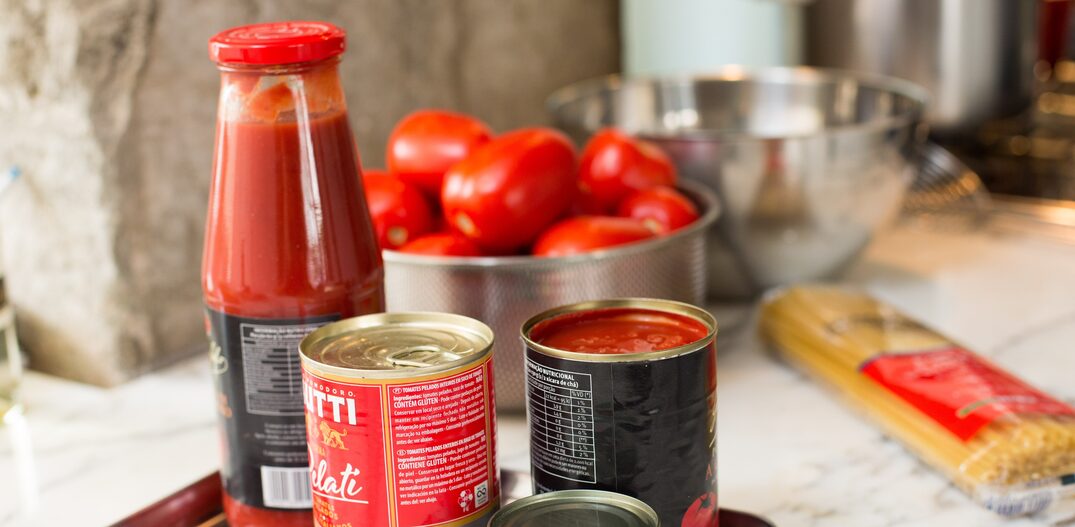 Rei da despensa. Tomate enlatado, em suas várias formas, é item indispensável na cozinha. Foto: Tiago Queiroz/Estadão 