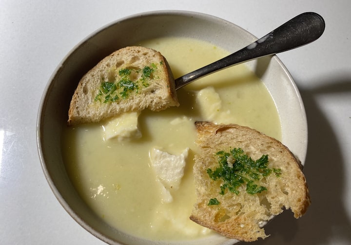 Sopa de queijo camembert