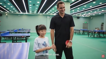 Chinesa de 7 anos derrota Federer no tênis de mesa e tira onda. Foto: 24 Hours With Roger 