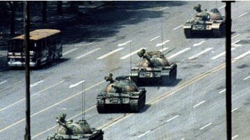 Charlie Cole foium dos quatro fotojornalistas que capturaram o momento em que um homem impede a passagem de tanques na Praça da Paz Celestial em 1989. Foto: Charlie Cole/Reuters