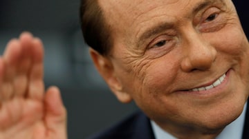 FILE - Silvio Berlusconi attends the new European Parliament first session in Strasbourg, eastern France,  July 2, 2019. Berlusconi, the boastful billionaire media mogul who was Italy's longest-serving premier despite scandals over his sex-fueled parties and allegations of corruption, died, according to Italian media. He was 86. (AP Photo/Jean-Francois Badias, File). Foto: AP Photo/Jean-Francois Badias, File