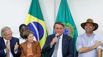 Bruno Scheid (direita), ao lado de Bolsonaro, Tereza Cristina e Paulo Guedes; pecuarista tem livre acesso no Planalto. Foto: Isac Nóbrega/PR–7/3/2022