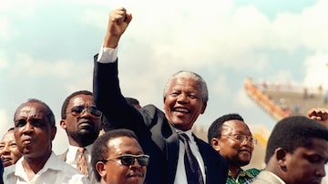 Nelson Mandela no dia da eleição que o tornou presidente, em 1994. Foto: WALTER DHLADHLA/AFP