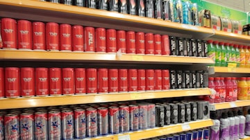Uma lata de 250 ml de bebida energética pode conter 80 mg de cafeína, o equivalente a três latas de refrigerante. Foto: Paulo Pinto / AE