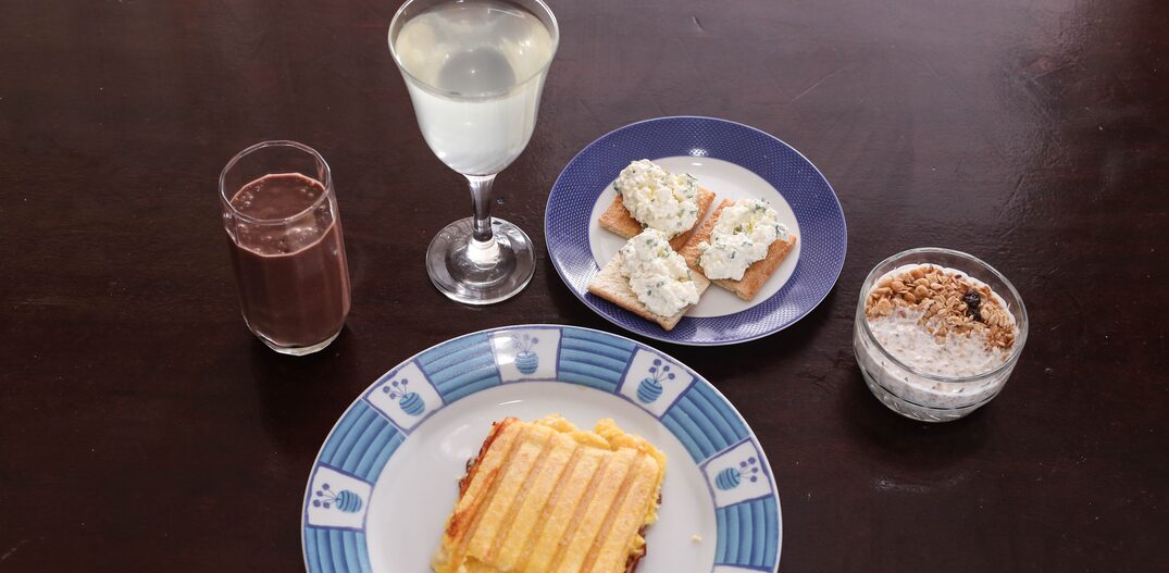 pratos de comida e copos com bebidas. Foto: Werther Santana | Estadão