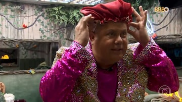 Carnavalesco Milton Cunha invade casa do 'BBB 24'. Foto: Reprodução de vídeo/Rede Globo