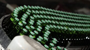 Linha de produção e engarrafamento da Heineken. Foto: Ehder de Souza/Estadão