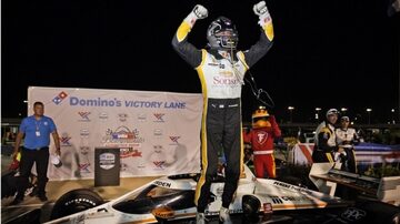 Josef Newgarden comemora vitória em etapa da Fórmula Indy. Foto: Joff Roberson / AP