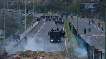 Rodovia que liga Quito à Colômbia bloqueada por manifestantes. Foto: AP Photo/Dolores Ochoa