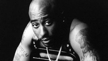 (TO GO WITH STORY BY KAREN LOWE)
Rap music artist TuPac Shakur, pictured in this publicity photo from Death Row Records, topped the record charts this week with his posthumous album, "The Don Killuminati: The 7 Day Theory."  There were 250,000 copies sold in the first week. 
 AFP PHOTO/Death Row Records