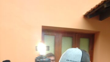 O jogador Lucas Perdomo Duarte Santos saiu da delegacia sem falar com a imprensa. Foto: Roberta Pennafort/Estadão