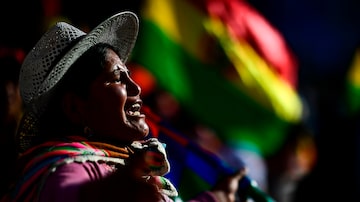Apoiadora do ex-presidente Evo Morales em Cochabamba, na Bolivia. Foto: Ronaldo Schemidt / AFP