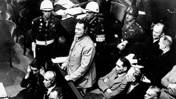 Em imagem de 21 de novembro de 1945,Hermann Goering (C) em audiência em Nuremberg. Foto: AP