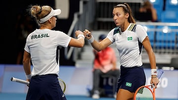 Luisa Stefani e Laura Pigossi buscam a medalha de bronze no tênis em Tóquio. Foto: Juan Ignacio Roncoroni/EFE