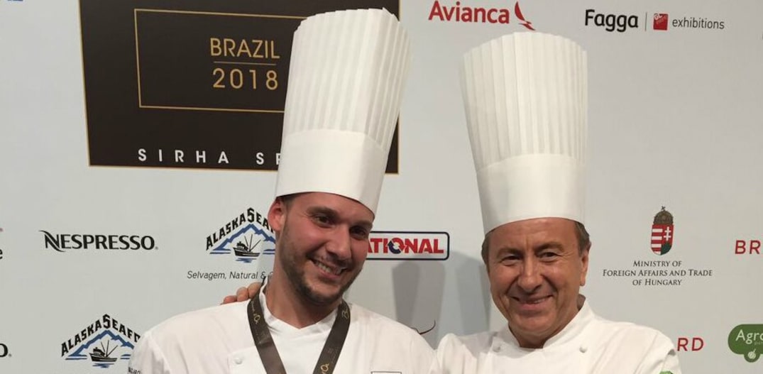 O vencedor da etapa nacional Luiz Filipe Souza e o chef francês Daniel Boulud, jurado da competição. Foto: Ana Paula Boni/Estadão