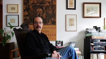 O filósofo e escritorPaulo Arantes, que está lançando novo livro. Foto: Ed Viggiani/Estadão - 31/05/2007