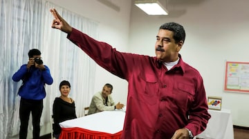 O presidente daVenezuela, Nicolás Maduro, foi um dos primeiros a votar em Caracas, em sua zonaeleitoral. Foto: EFE/Miguel Gutiérrez