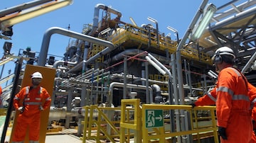 Plataforma P-66, da Petrobras instalada no pré-sal da Bacia de Santos, uma das responsáveis pela produção de gás natural no Brasil. Foto: Fabio Motta/Estadão
